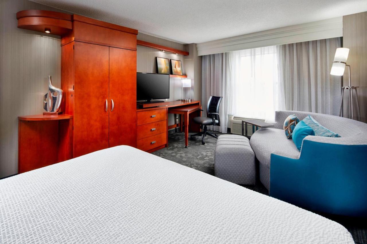Courtyard Hamilton Hotel Екстериор снимка