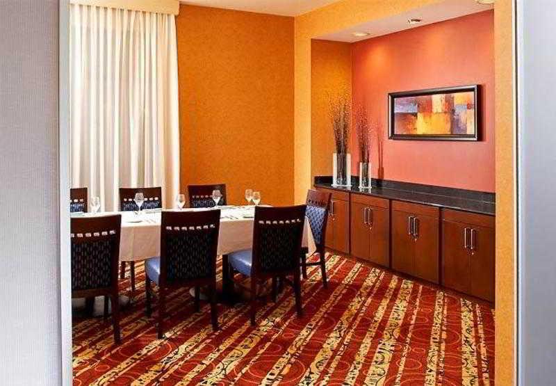 Courtyard Hamilton Hotel Екстериор снимка