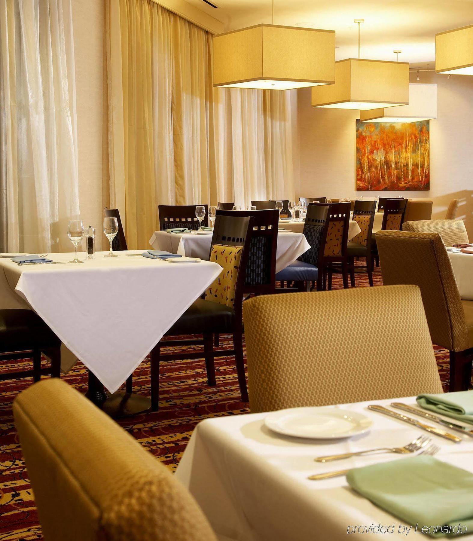 Courtyard Hamilton Hotel Екстериор снимка