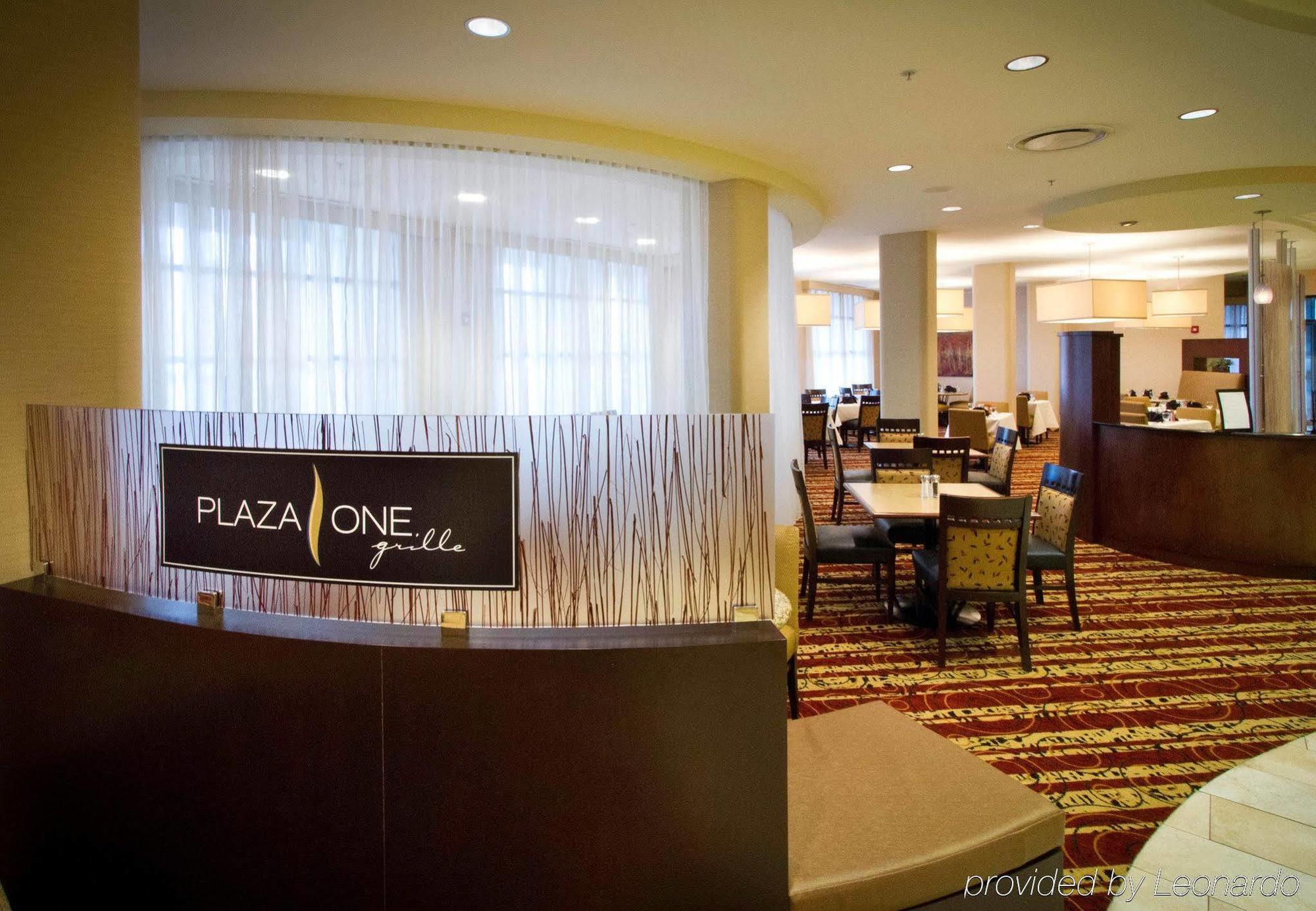 Courtyard Hamilton Hotel Екстериор снимка