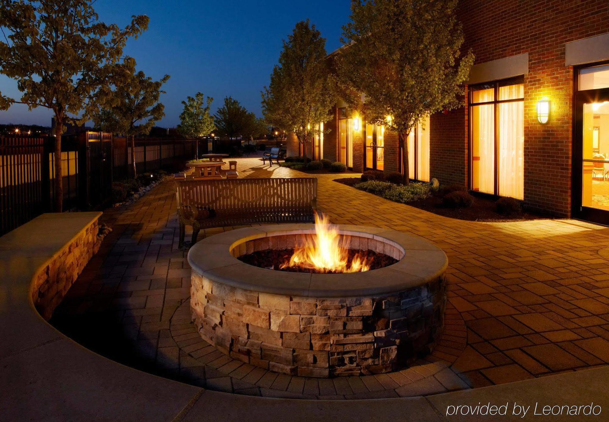 Courtyard Hamilton Hotel Екстериор снимка