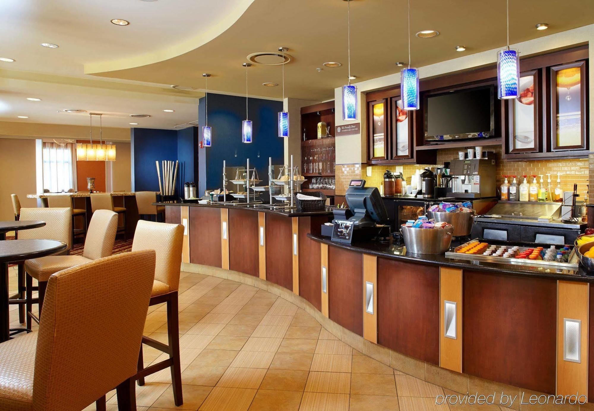 Courtyard Hamilton Hotel Екстериор снимка