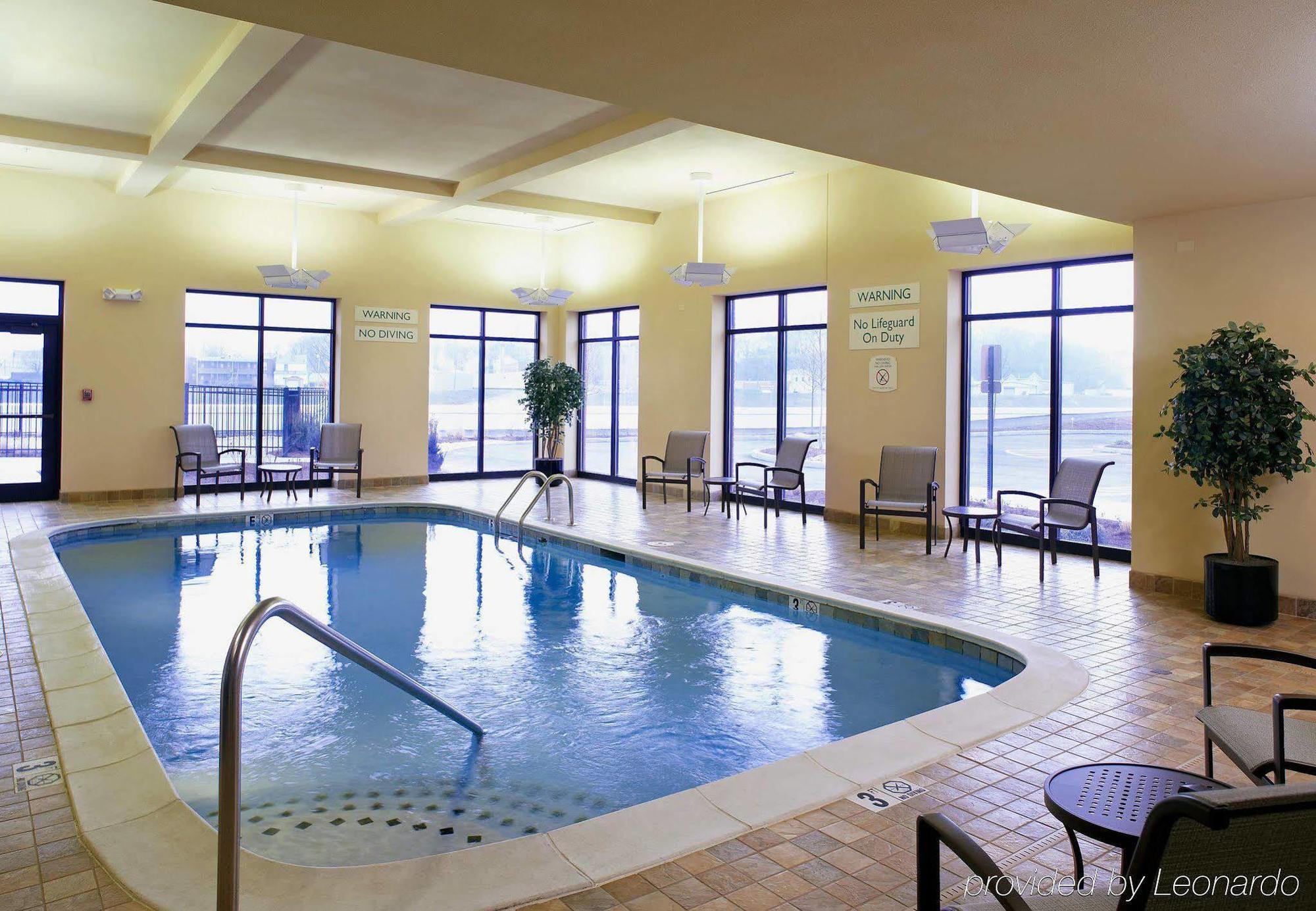 Courtyard Hamilton Hotel Екстериор снимка