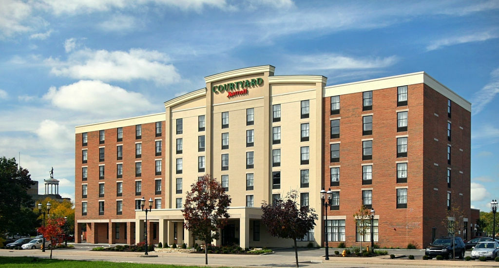 Courtyard Hamilton Hotel Екстериор снимка